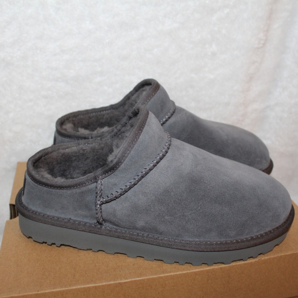 UGG Classic Slipper UGG Classic 1108193-GREY size 7 🖤